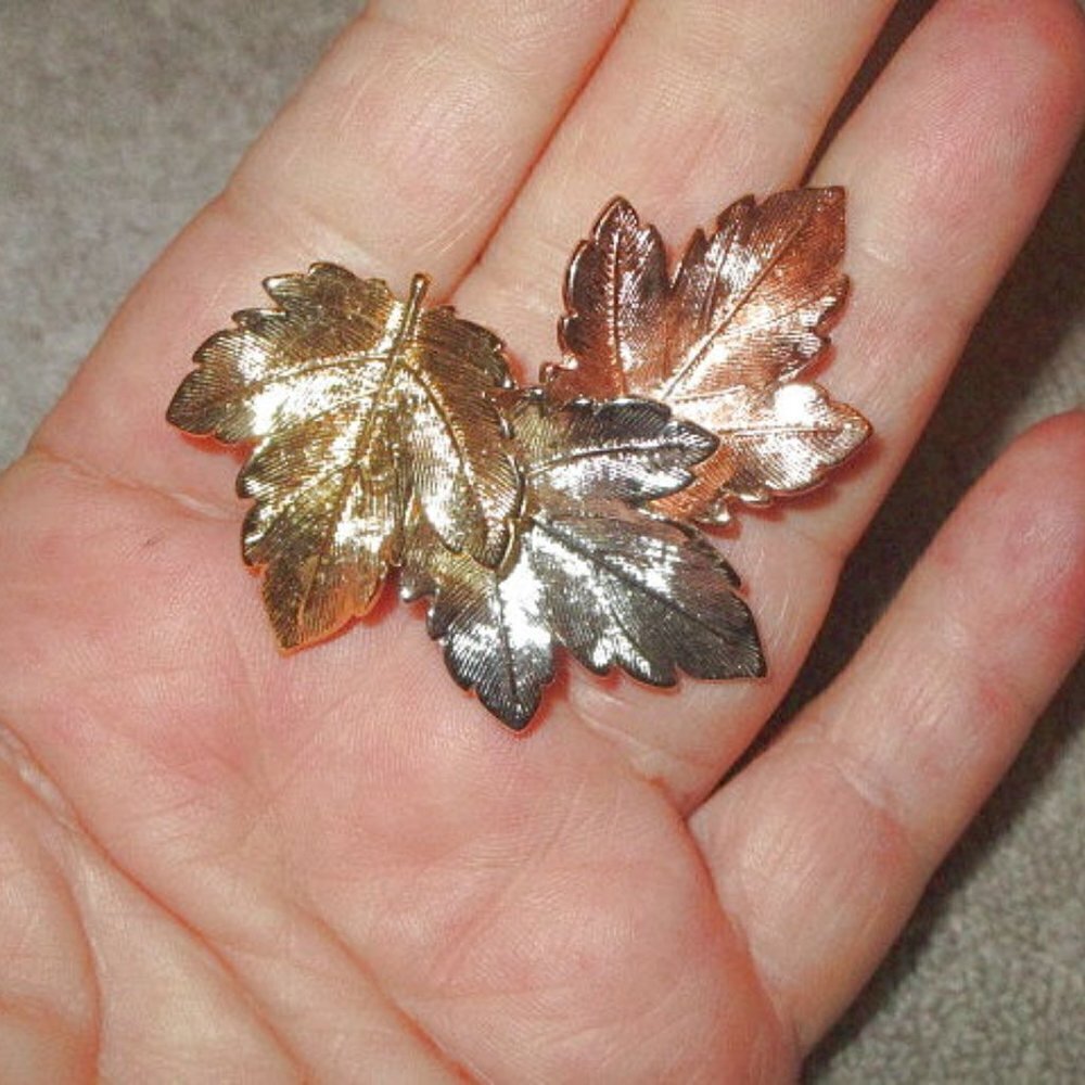 Vtg Tri-Color Metal Brooch Pin Maple Leaf Rose Gold Silver 3 Layer Autumn Fall